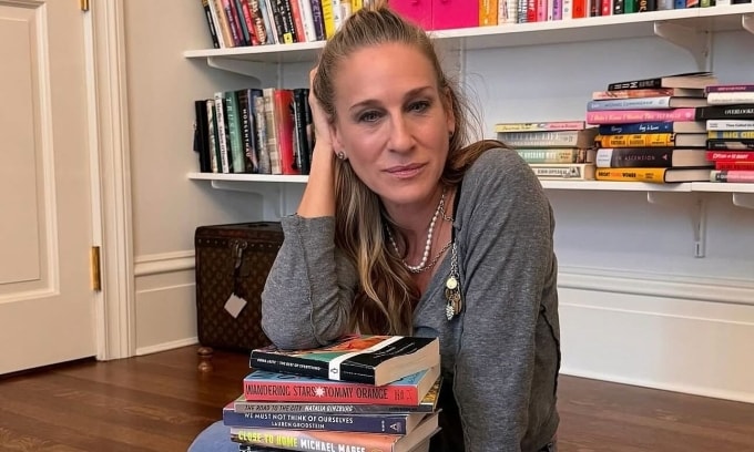 Trên mạng xã hội, diễn viên thường giới thiệu những quyển sách tâm đắc. Ảnh: Instagram/ Sarah Jessica Parker