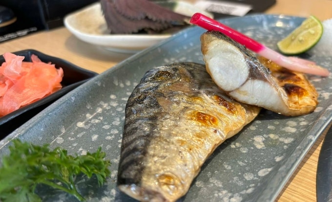 Chế độ ăn keto ưu tiên chất béo từ cá béo, quả bơ. Ảnh: Anh Chi