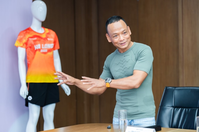 Ông Phan Minh Chính, Chủ tịch HĐQT Venicii chia sẻ về mối quan hệ hợp tác với VnExpress Marathon. Ảnh: Tùng Đinh