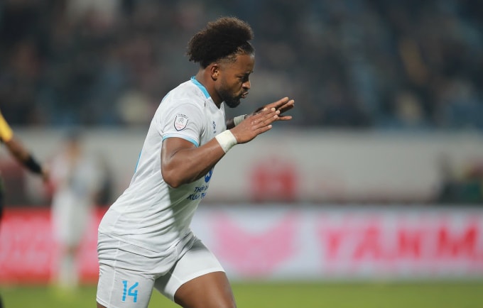 Xuân Son mừng bàn thắng nâng tỷ số 2-0 cho Nam Định, trong trận đấu Lion City ở lượt 4 bảng B Cup CLB Đông Nam Á 2025-2026, tối 29/1, trên sân Thiên Trường, Ninh Bình. Ảnh: Lâm Đương