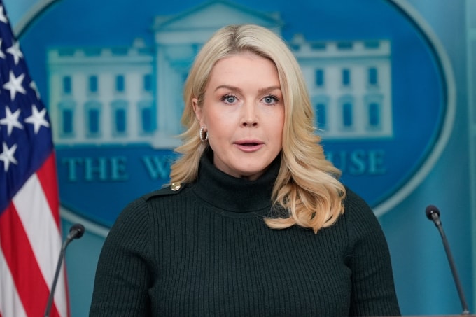 Thư ký báo chí Nhà Trắng Karoline Leavitt tại cuộc họp báo ngày 26/1. Ảnh: AP