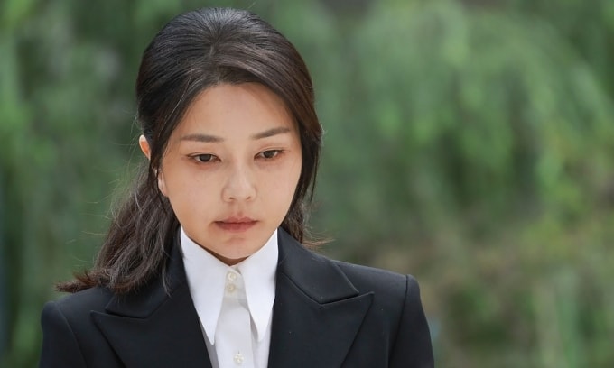 Cựu đệ nhất phu nhân Hàn Quốc Kim Keon-hee đến văn phòng công tố ở Seoul hồi tháng 8/2025. Ảnh: Yonhap