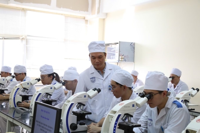 Học viên Học viện Quân y trong một giờ học. Ảnh: Học viện cung cấp