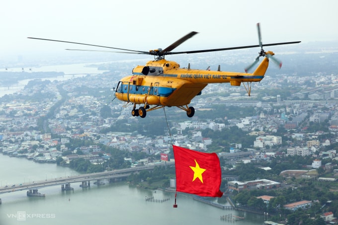 Trực thăng hợp luyện Kỷ niệm 50 năm Giải phóng miền Nam thống nhất đất nước, ngày 19/4 ở TP HCM. Ảnh: Phước Tuấn