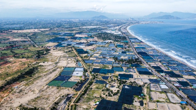 Khu đất ven biển được quy hoạch hai nhà máy điện hạt nhân Ninh Thuận. Ảnh: Bùi Toàn