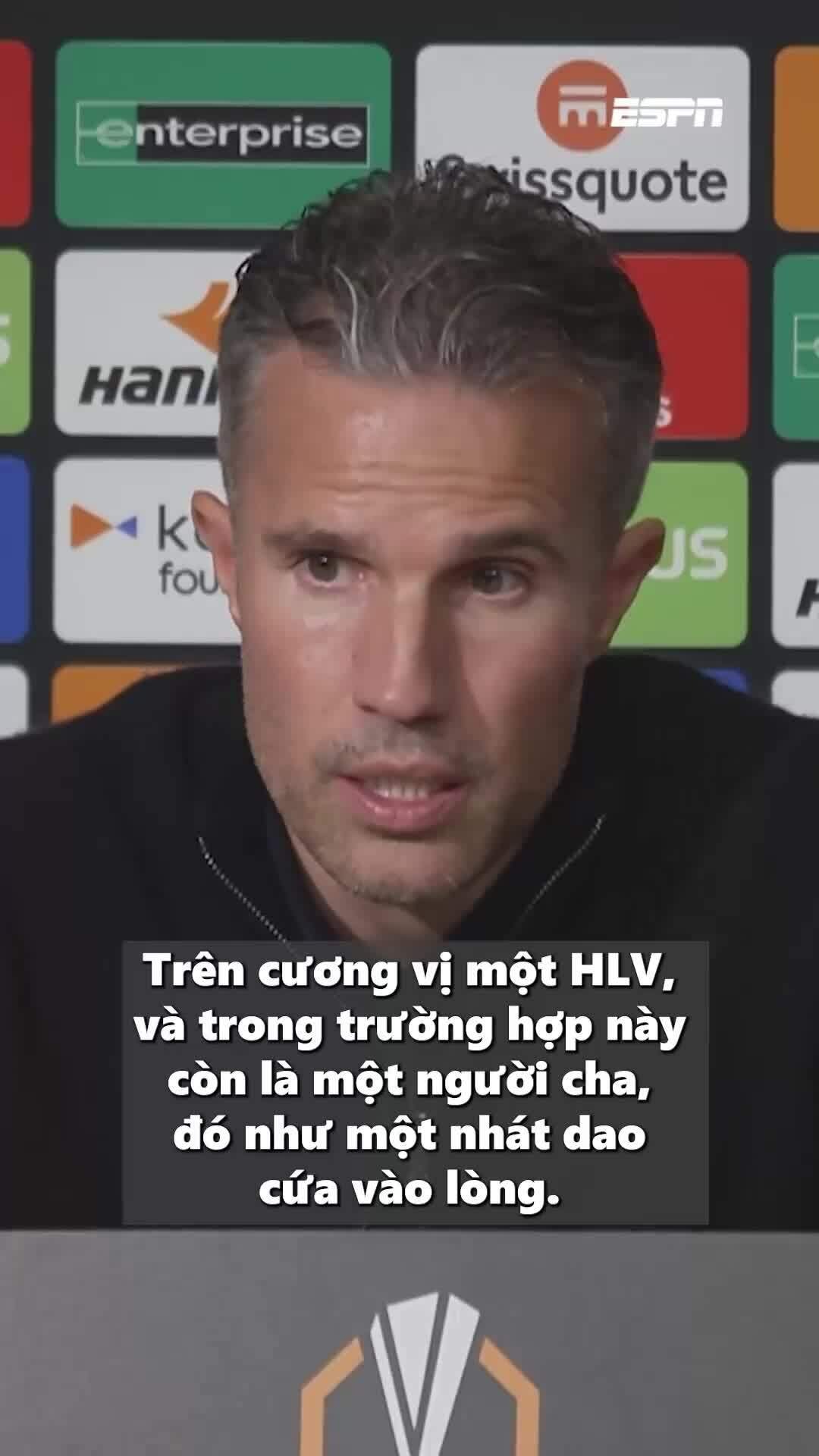 Nỗi đau kép của Van Persie ở Europa League