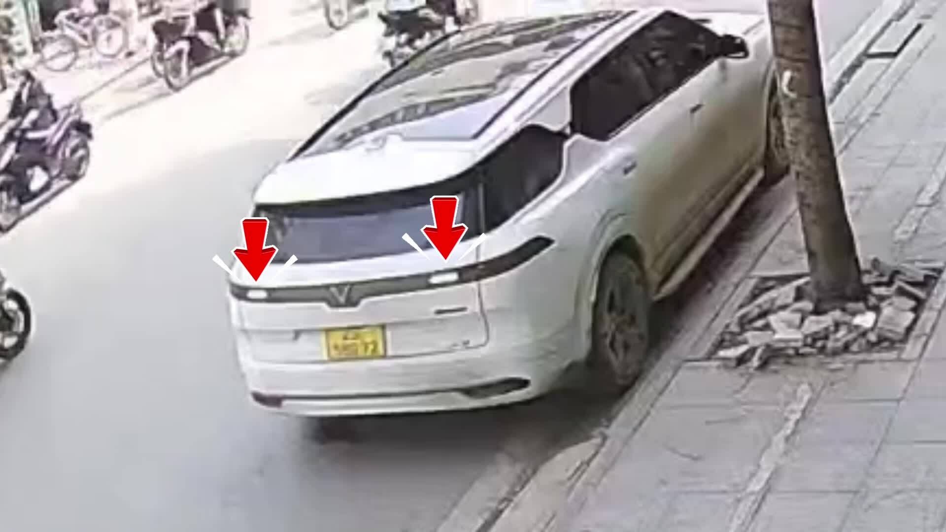 Lý do xe điện cài số lùi nhưng đèn phanh không sáng