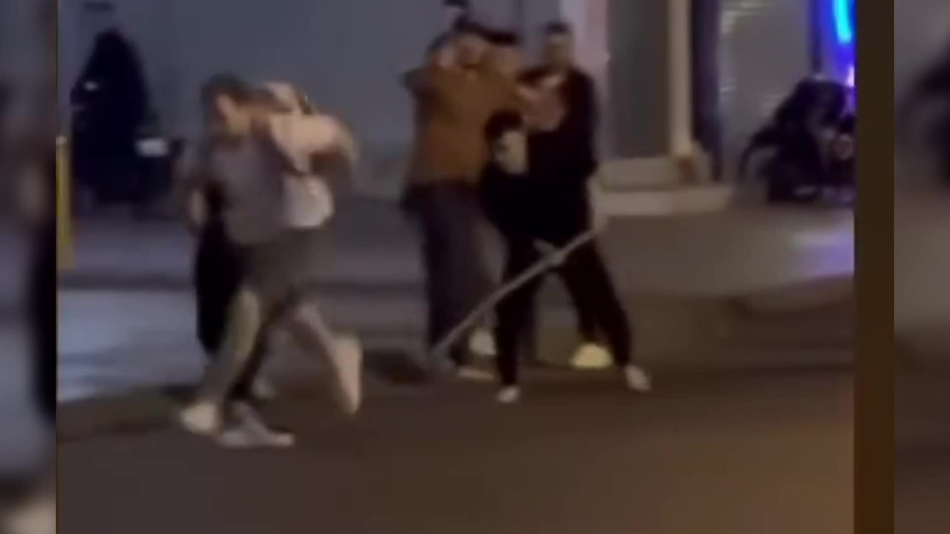 Nhóm du khách nước ngoài ở Nha Trang bị truy đuổi, đánh tới tấp