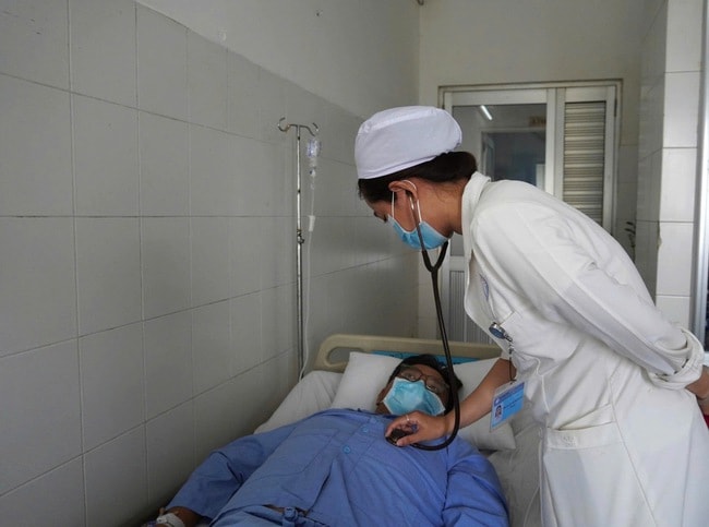 ECMO cứu sống bệnh nhân viêm tụy cấp, ARDS nặng, sốc nhiễm trùng nguy kịch- Ảnh 2. ECMO cứu sống bệnh nhân viêm tụy cấp, ARDS nặng, sốc nhiễm trùng nguy kịch- Ảnh 2.