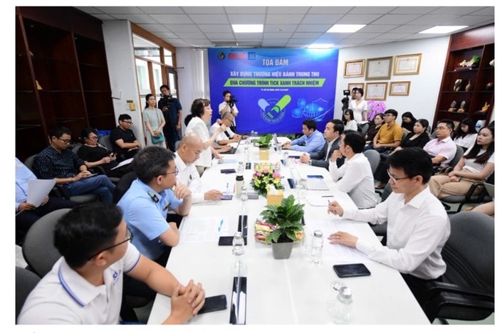 Kiểm tra bánh trung thu gắn nhãn tích xanh trách nhiệm tăng cường an toàn thực phẩm - Ảnh 1.