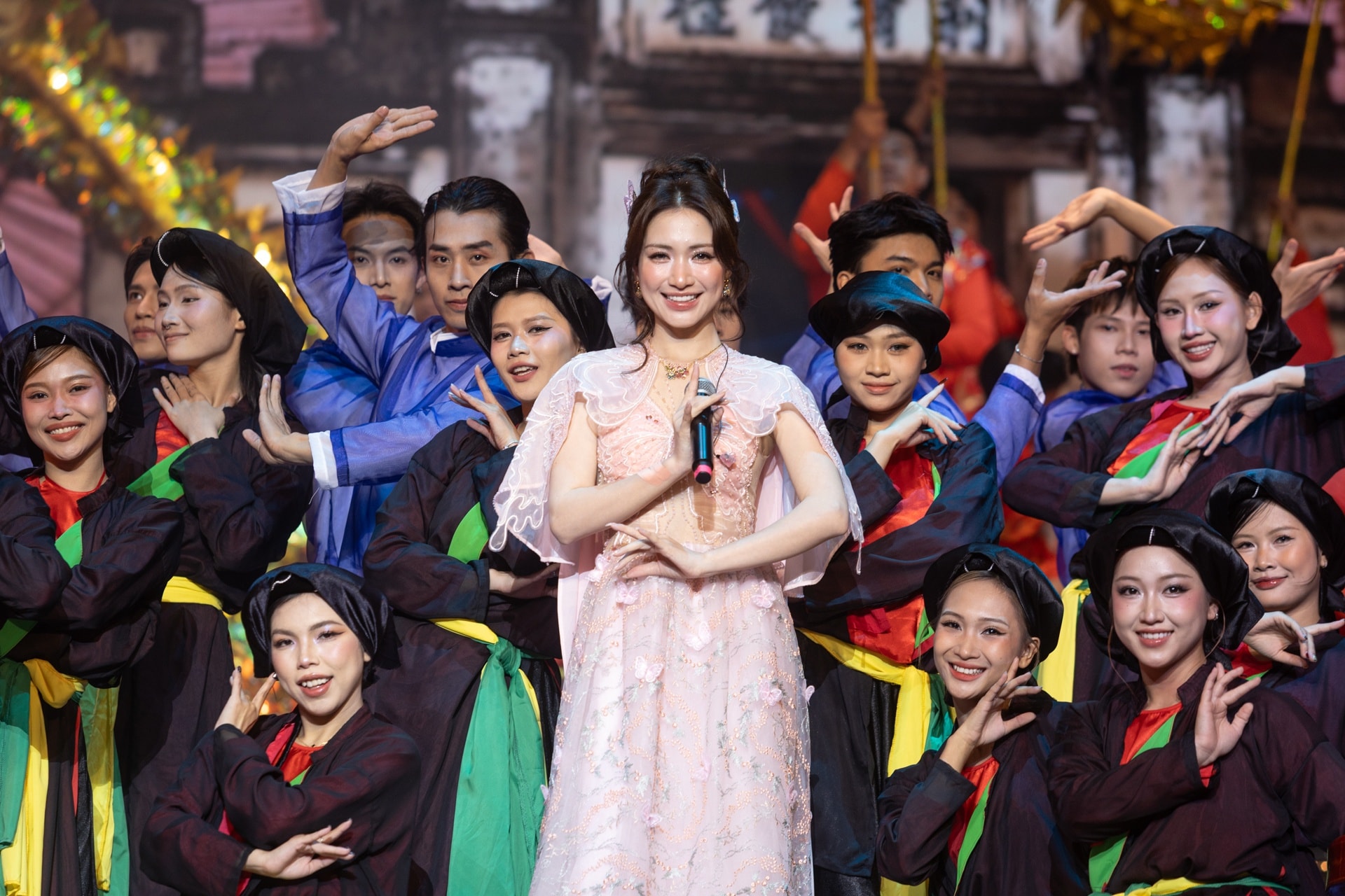 mưa đỏ ảnh 7 mua do anh 7