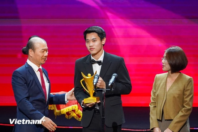 Cúp Chiến thắng 2025: Trịnh Thu Vinh lập kỷ lục, thầy Kim và Đình Bắc ghi dấu ấn- Ảnh 1.