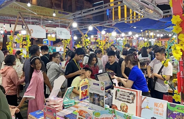 TPHCM tổ chức Lễ hội Đường sách Tết Bính Ngọ 2026 'Xuân hội tụ - Vững bước vươn mình’- Ảnh 1. TPHCM tổ chức Lễ hội Đường sách Tết Bính Ngọ 2026 'Xuân hội tụ - Vững bước vươn mình’- Ảnh 1.