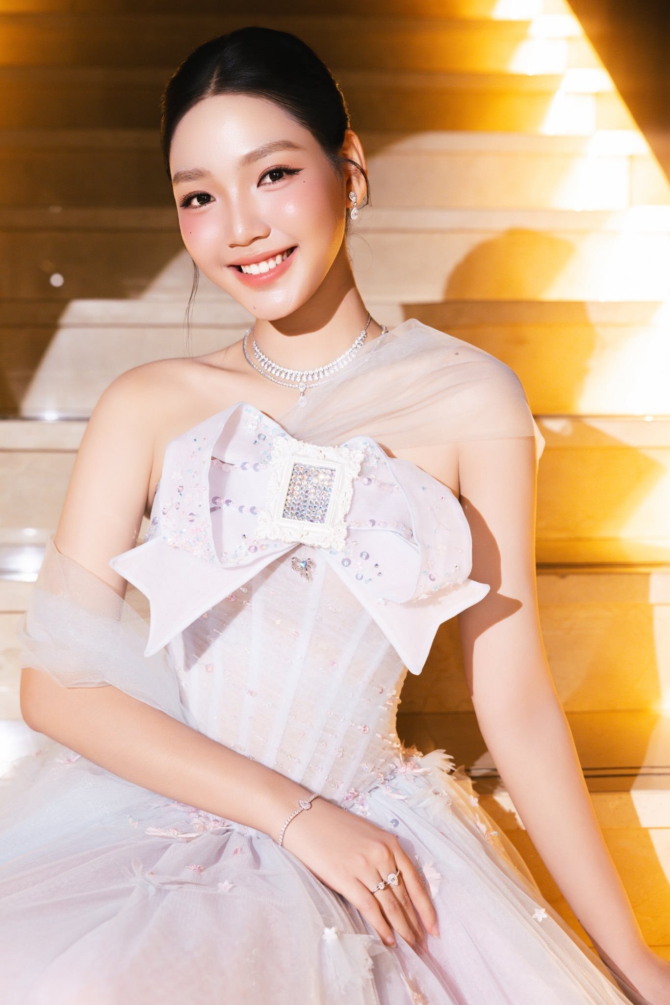 Năm 2017, Minh Anh là diễn viên đạt danh hiệu quán quân trong một cuộc thi diễn xuất. Đây là bước ngoặt quan trọng giúp cô mở ra cơ hội theo đuổi con đường chuyên nghiệp.