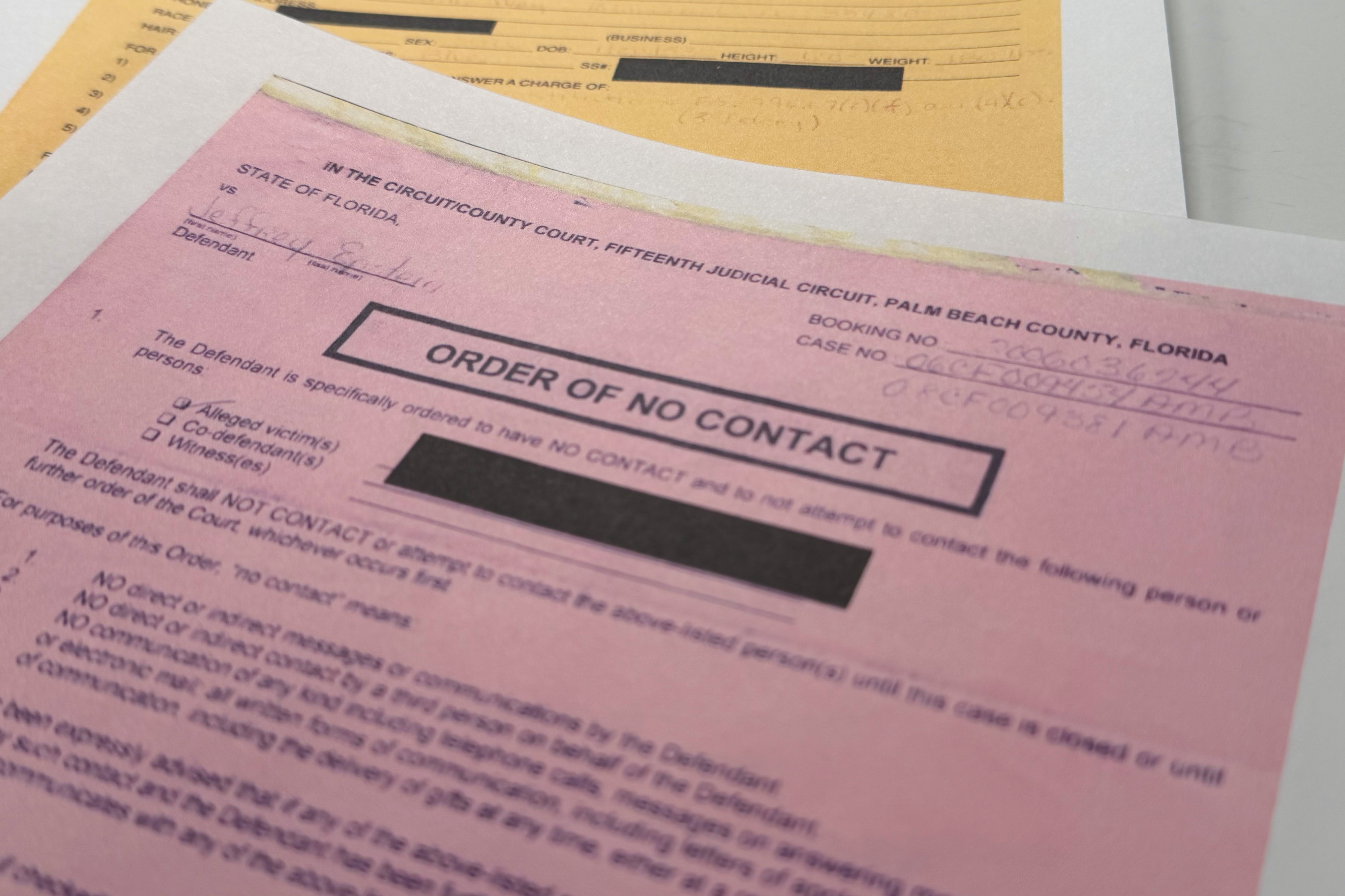 Một email nằm trong bộ hồ sơ vụ Jeffrey Epstein do DOJ công bố cho thấy lệnh cấm tiếp xúc ban hành năm 2009 tại Palm Beach. (Ảnh: AP/Jon Elswick)