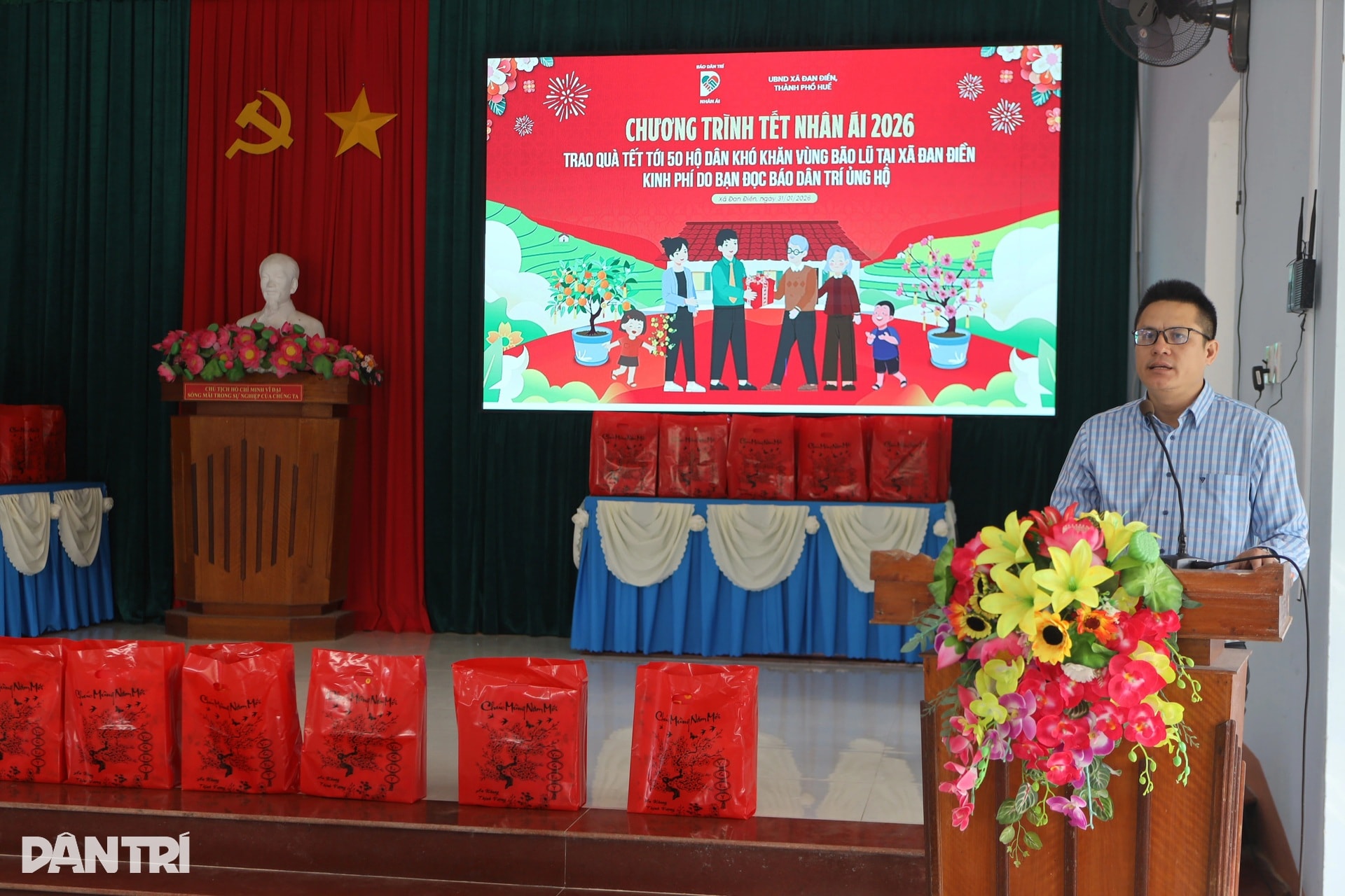 Nhờ quà bạn đọc Dân trí, tôi có thêm tiền mua áo mới cho các cháu đón Tết - 2