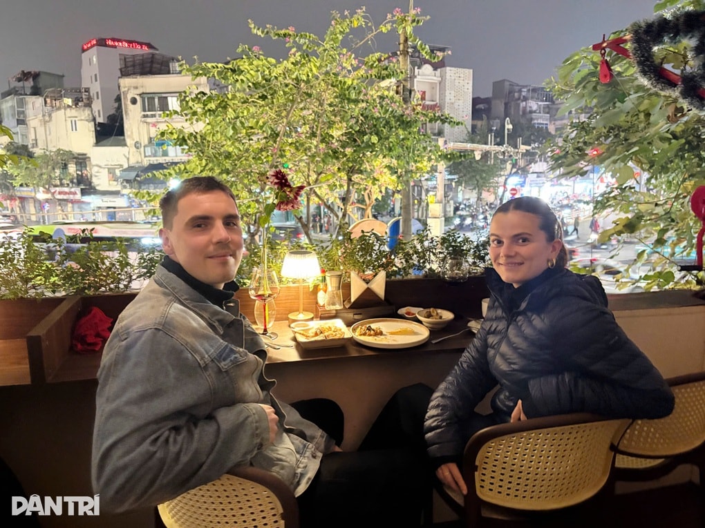 Hết cảnh ngồi tràn lan vỉa hè, quán ăn Hà Nội thay đổi để tồn tại - 2 Hết cảnh ngồi tràn lan vỉa hè, quán ăn Hà Nội thay đổi để tồn tại - 2