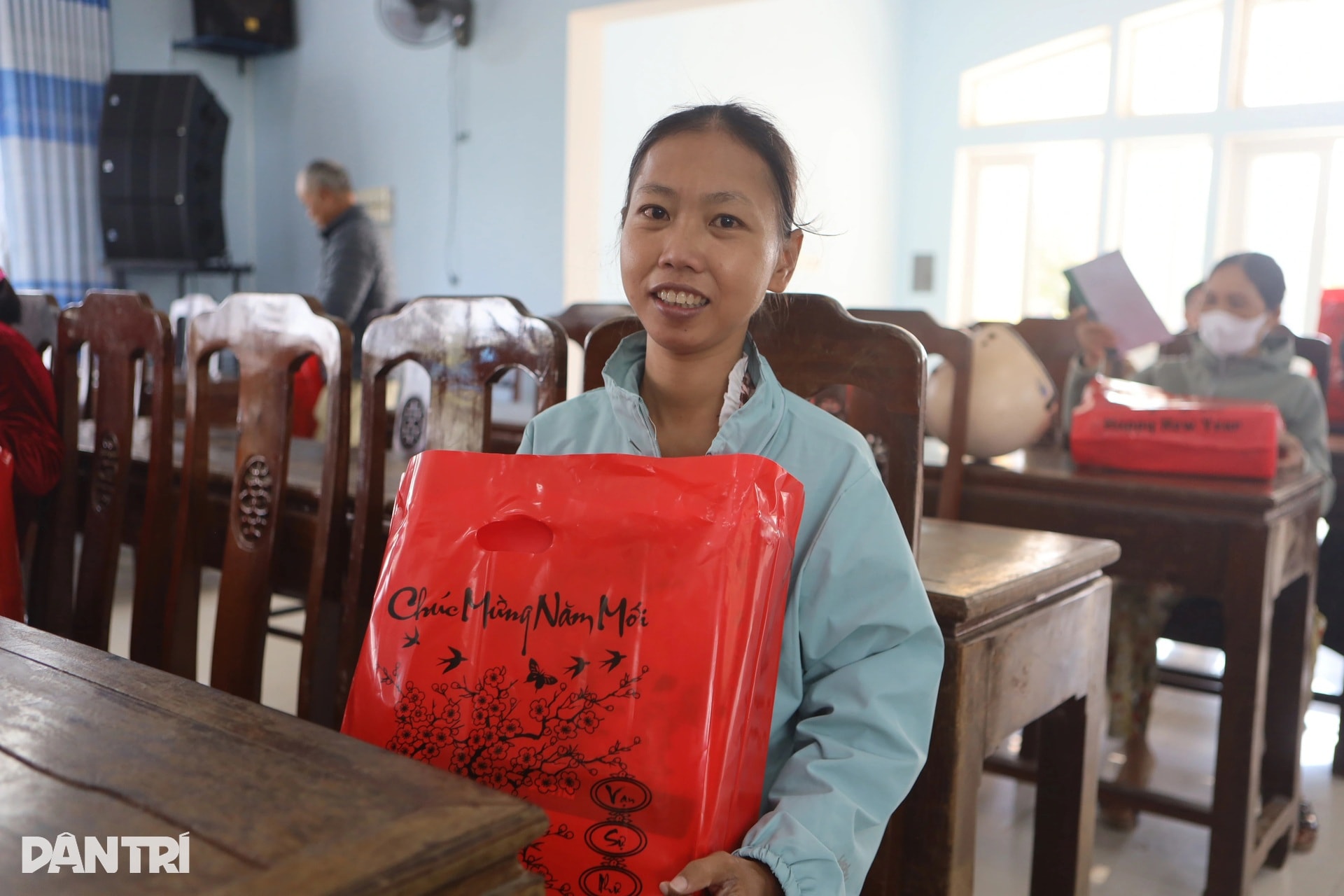 Nhờ quà bạn đọc Dân trí, tôi có thêm tiền mua áo mới cho các cháu đón Tết - 11