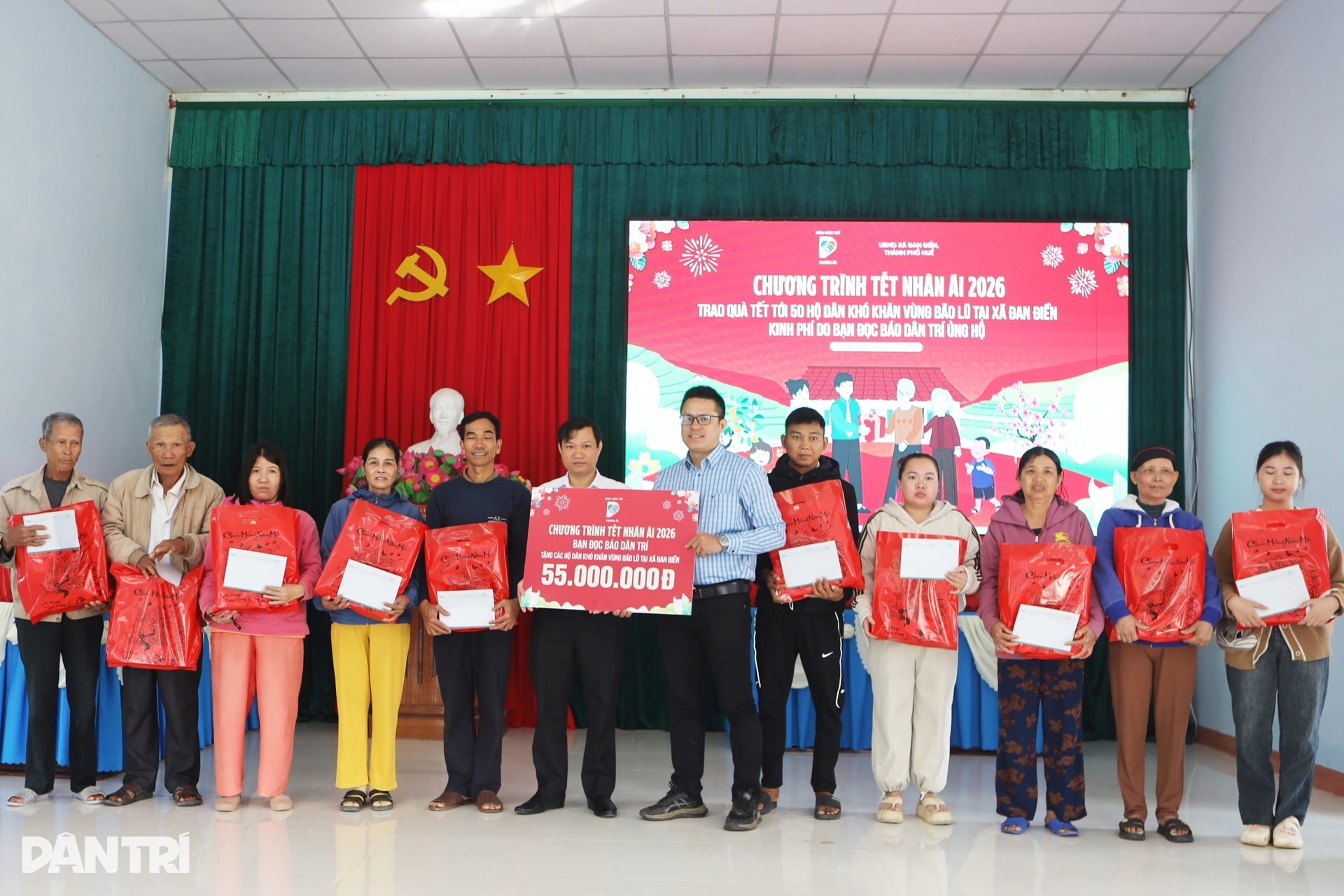 Nhờ quà bạn đọc Dân trí, tôi có thêm tiền mua áo mới cho các cháu đón Tết - 1