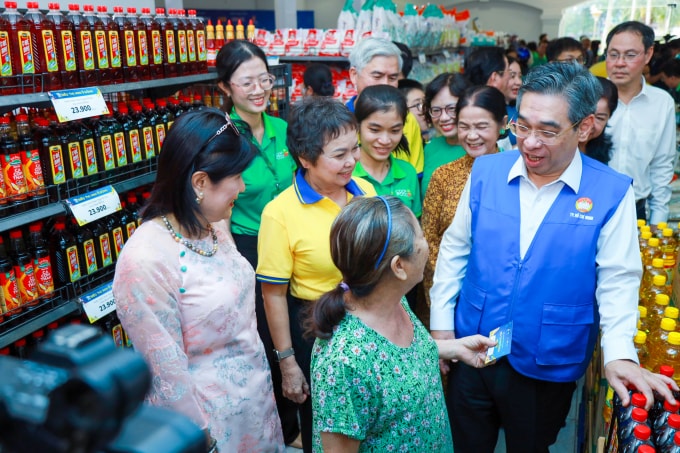 Chương trình do PNJ và Ủy ban MTTQ Việt Nam TP HCM khởi xướng, với sự đồng hành tổ chức của Quỹ Niềm tin vàng (ODF), Hawee và Saigon Co.op. Ảnh: Tấn Kiệt