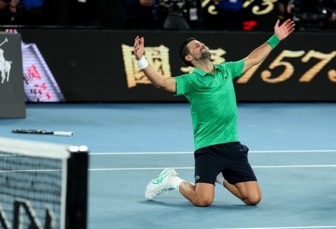 Djokovic mừng chiến thắng tại bán kết Australia Mở rộng, trên sân Rod Laver, Melbourne, Australia, tối 30/1. Ảnh: Reuters