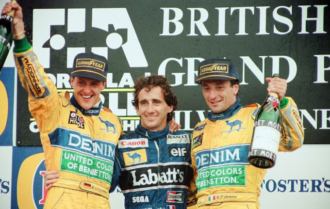 Riccardo Patrese (phải) thi đấu cùng Michael Schumacher (trái) cho Benetton ở mùa giải F1 1993.