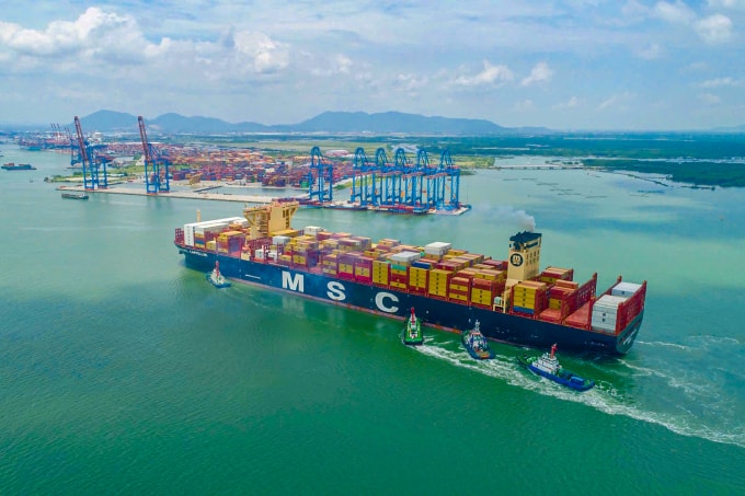 Tàu container vào khu cảng Cái Mép - Thị Vải. Ảnh: Trường Hà