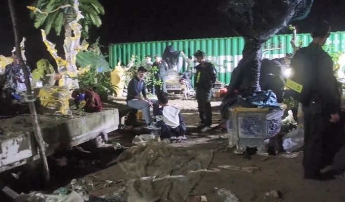 Thiện chưng nhiều cây cảnh trong khu đất chiếm giữ trái phép. Ảnh: Công an Quảng Ngãi