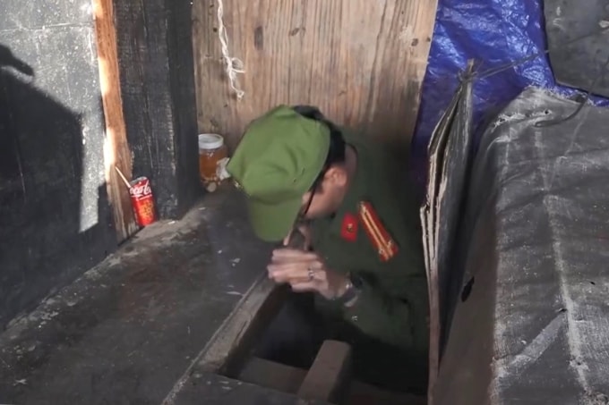 Hầm trú ẩn do Thiện xây dựng trong nhà chòi. Ảnh: Công an Quảng Ngãi