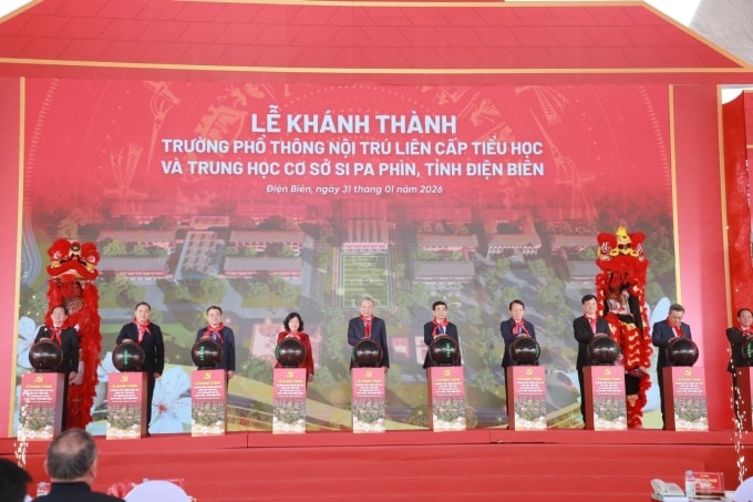 Tổng Bí thư Tô Lâm và đoàn công tác Trung ương đã dự khánh thành Trường liên cấp Tiểu học – Trung học cơ sở Si Pa Phìn, tỉnh Điện Biên. Ảnh: Cổng thông tin Đảng Cộng sản
