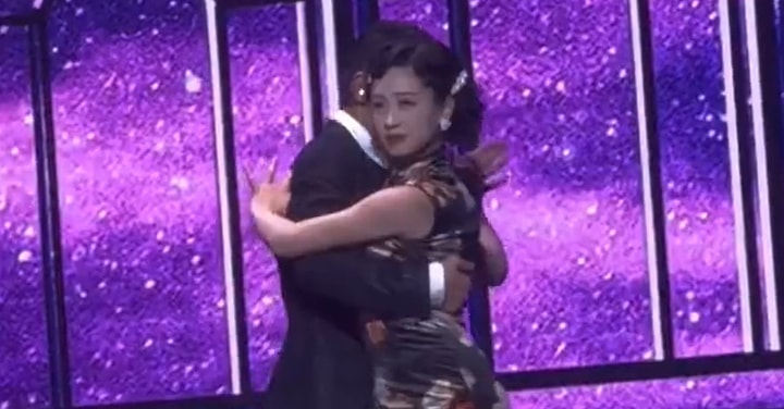 Fan 'tan chảy' vì cô gái nhảy múa ở liveshow Lưu Đức Hoa