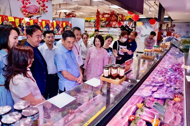 Nửa đêm ở chợ đầu mối TP HCM trước Tết Bính Ngọ 2026 - Ảnh 14.