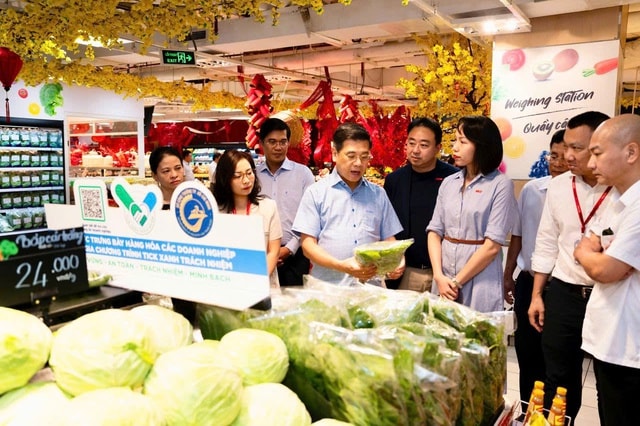 Nửa đêm ở chợ đầu mối TP HCM trước Tết Bính Ngọ 2026 - Ảnh 13.