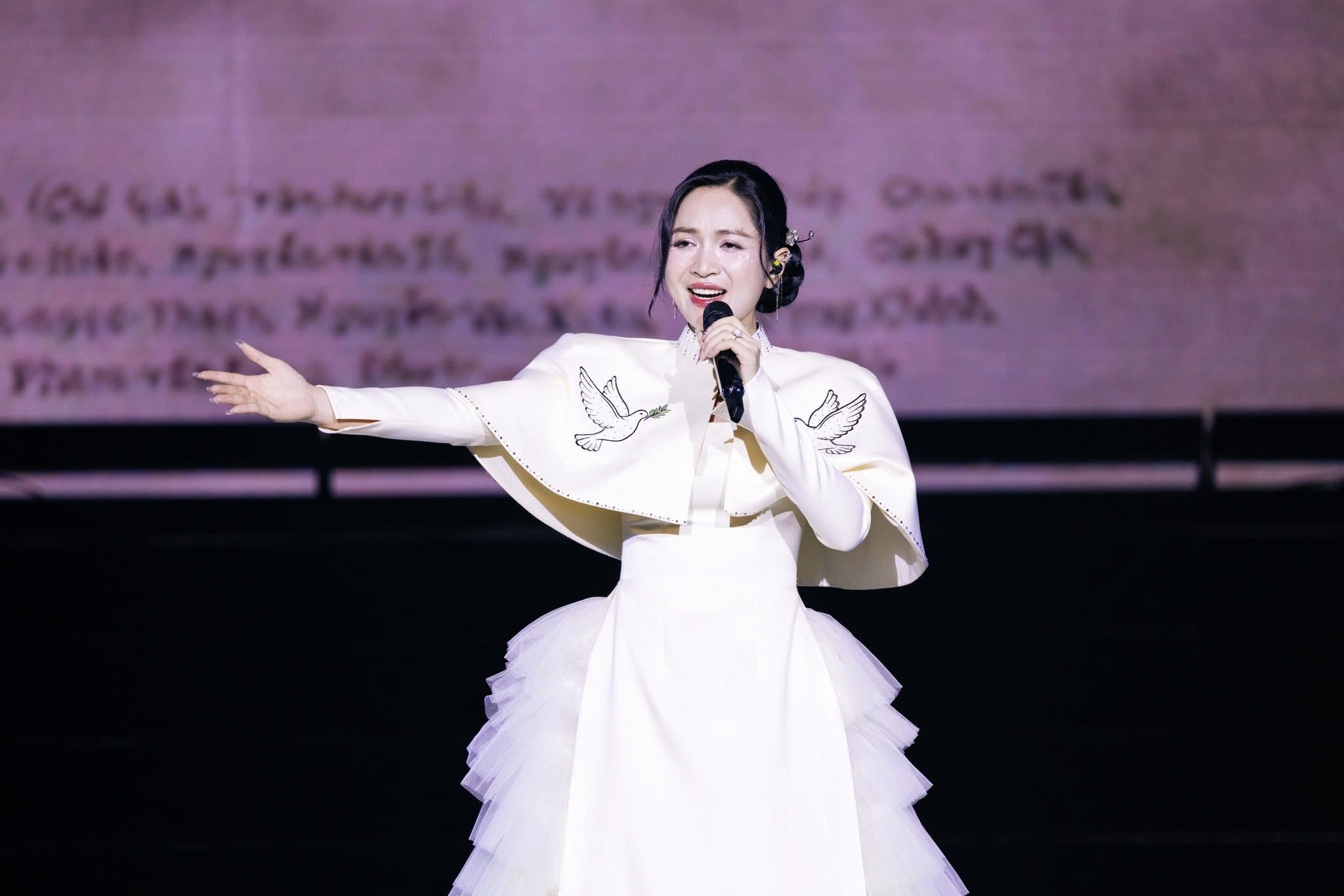 duyên quỳnh ảnh 1 duyen quynh anh 1