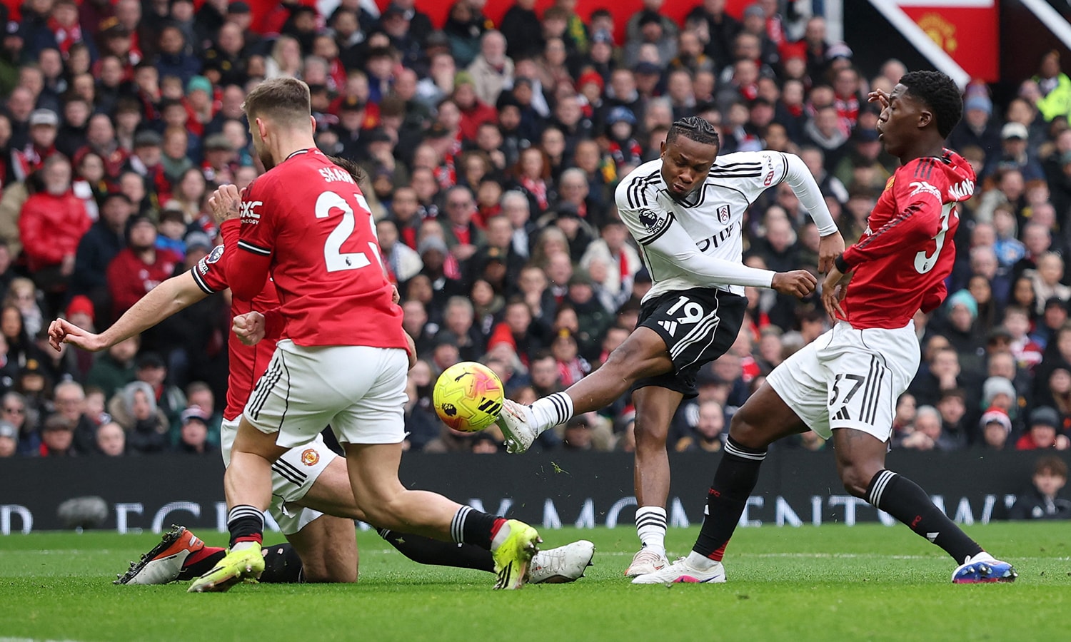 Man Utd đấu với Fulham ở vòng 24 giải Ngoại Hạng Anh. (Ảnh: Reuters)