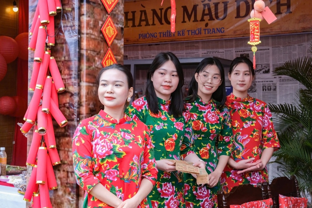 Công nhân dệt may phấn khởi với mức thưởng Tết tăng 15% - 1