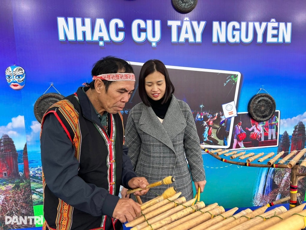 Người Hà Nội hào hứng chơi đàn Trưng, thưởng thức cà phê Gia Lai miễn phí - 2