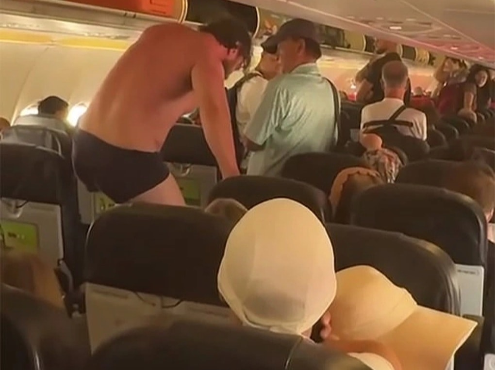 Khách Tây đòi cởi đồ, chuyến bay từ Nha Trang tới Thái Lan hạ cánh khẩn cấp - 1 Khách Tây đòi cởi đồ, chuyến bay từ Nha Trang tới Thái Lan hạ cánh khẩn cấp - 1