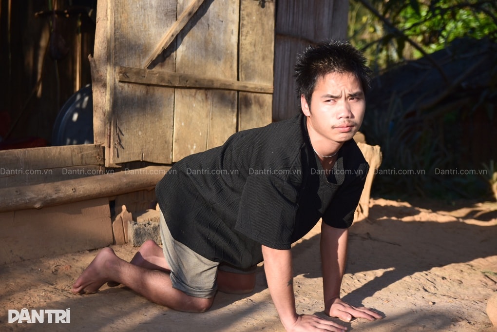 Người đàn ông quanh năm lê lết, ôm nỗi đau 3 con thơ yểu mệnh - 1