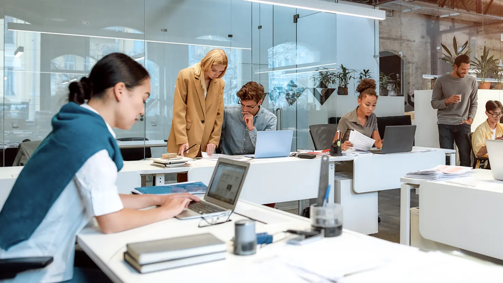 Nhân viên ở Mỹ dành cả buổi sáng để giành, giữ chỗ ngồi ở văn phòng - 1