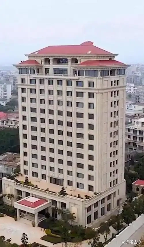 Cận cảnh tòa nhà, nơi gia đình ông Zhu có bốn đời cùng sinh sống. Ảnh: 163