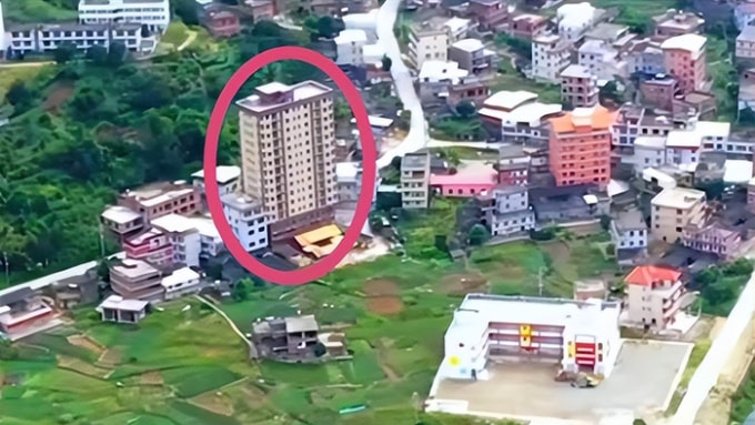 Tòa chung cư của gia đình ông Zhu cao nhất làng quê. Ảnh: 163