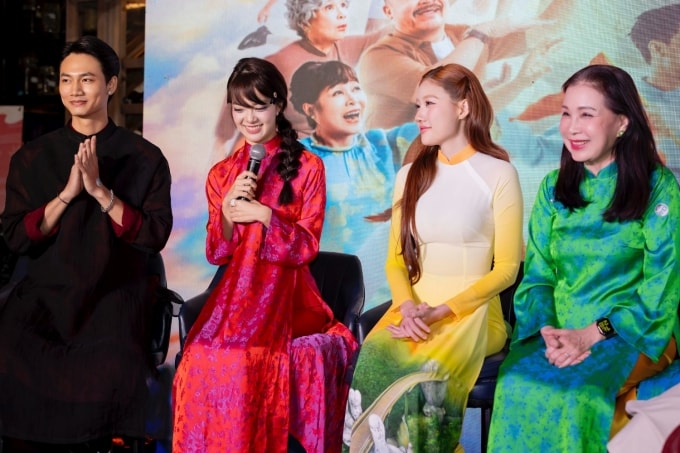 Từ phải qua: Diễn viên Kim Xuân, Uyển Ân, Michelle Lai, Đoàn Thế Vinh. Ảnh: Tuyền Võ