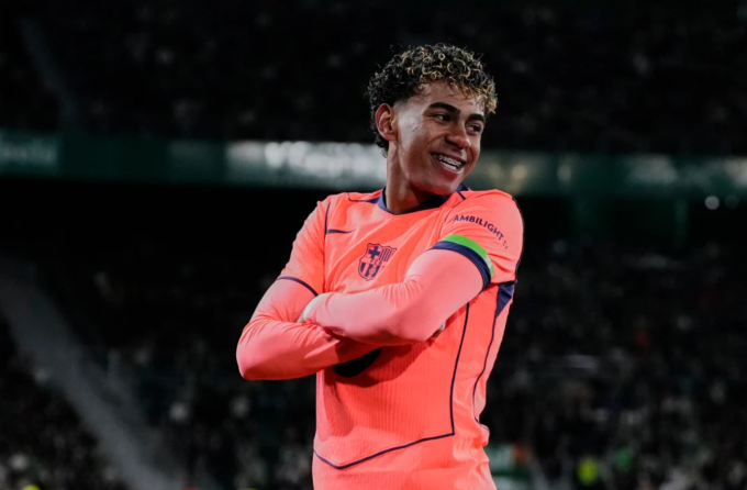 Lamine Yamal mừng bàn mở tỷ số trong trận Barca thắng Elche 3-1 ở vòng 22 La Liga ngày 31/1/2026. Ảnh: AP