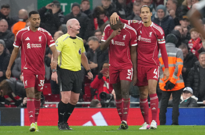 Ibrahima Konate xúc động sau khi ghi bàn. Ảnh: AP