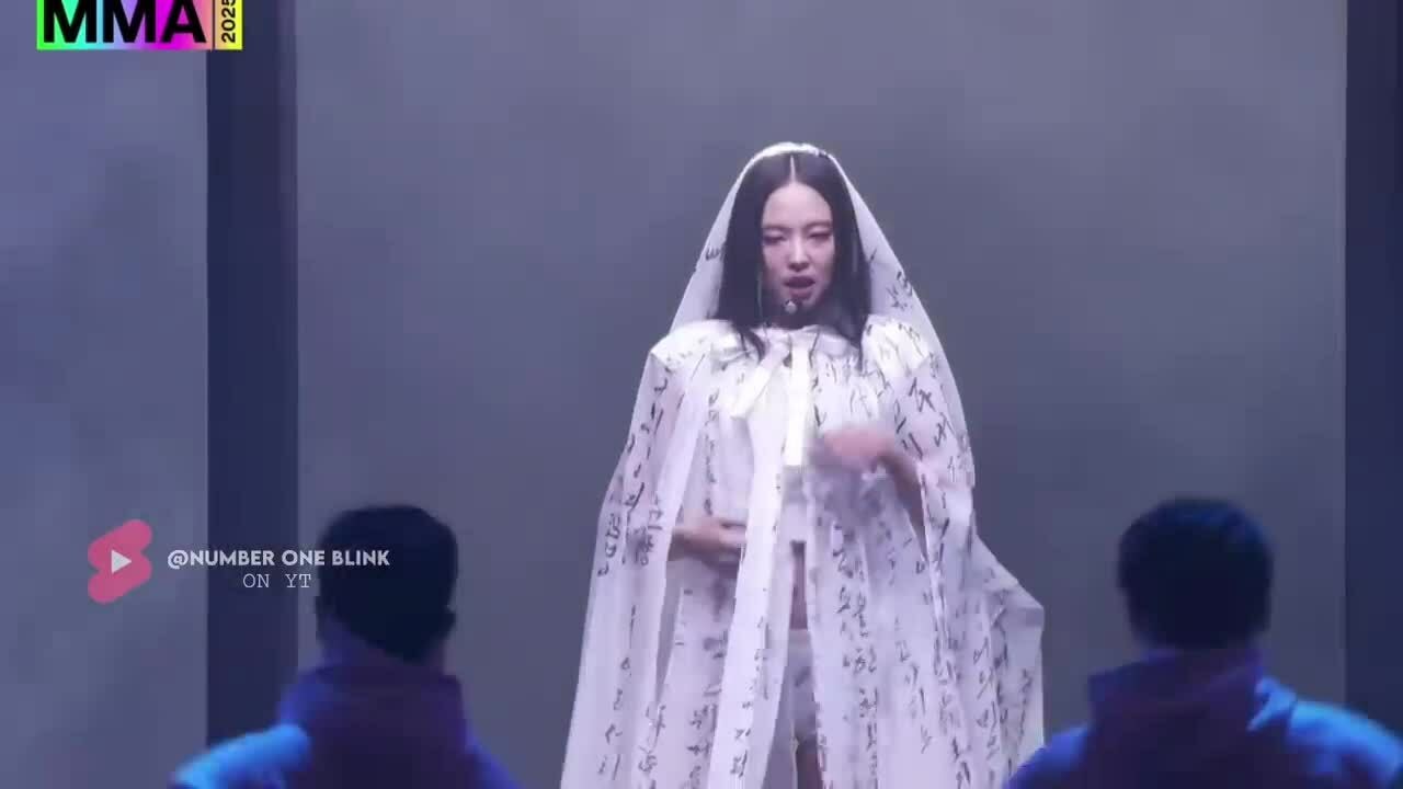 Jennie biểu diễn tại MMA 2025