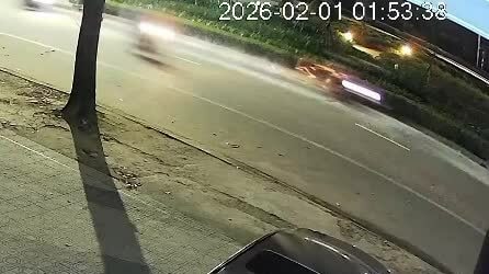 Hai thiếu niên tử vong bên xe máy