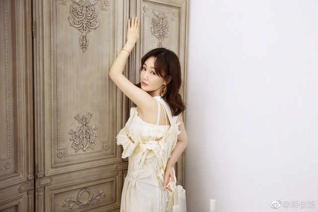 Chân dung cô gái mua 2 kg vàng, giờ nhìn giá tăng "chóng mặt" ai cũng chúc mừng - Ảnh 3.