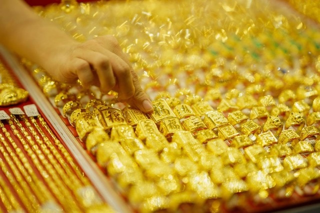 Giá vàng giảm mạnh và những cảnh báo - Ảnh 1.