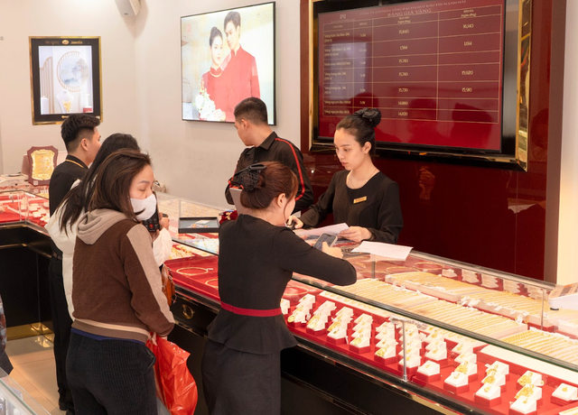 Giá vàng hôm nay 1 - 1: Dự báo tăng trưởng giá vàng sau đợt lao dốc lịch sử - Ảnh 2.